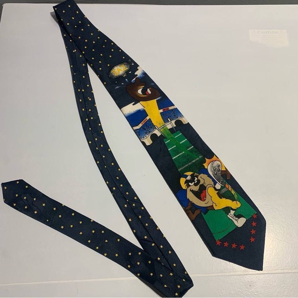 1995’s Vintage Tasmanian Devil Football Tie Mens Graphic Looney Tunes